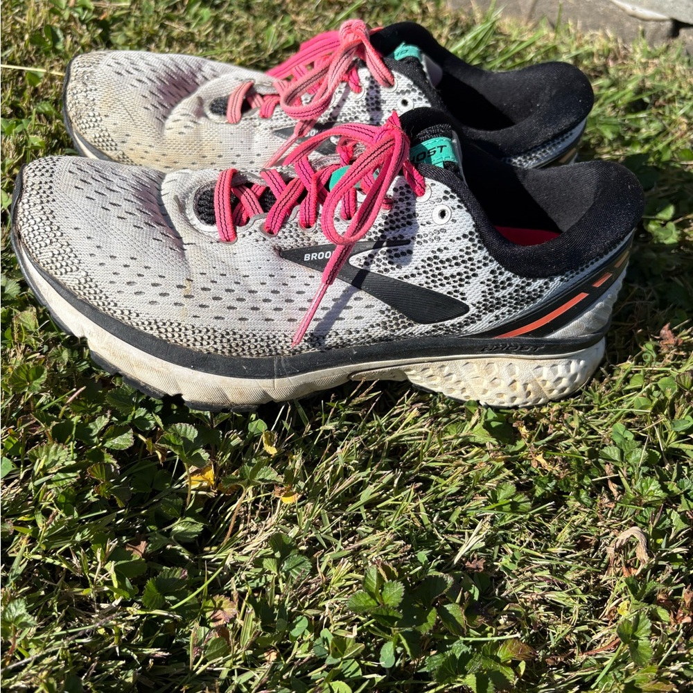 Brooks Ghost 11 Size 7 - image 1